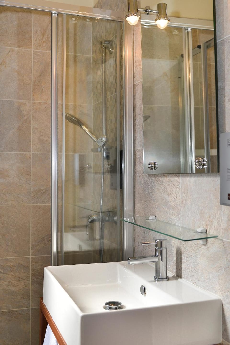 Standard Double Room | Bathroom | Free toiletries, hair dryer, towels