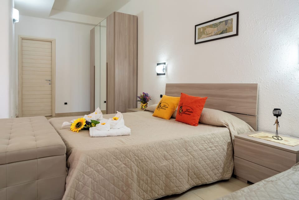 Triple Room | Premium bedding, minibar, in-room safe, desk