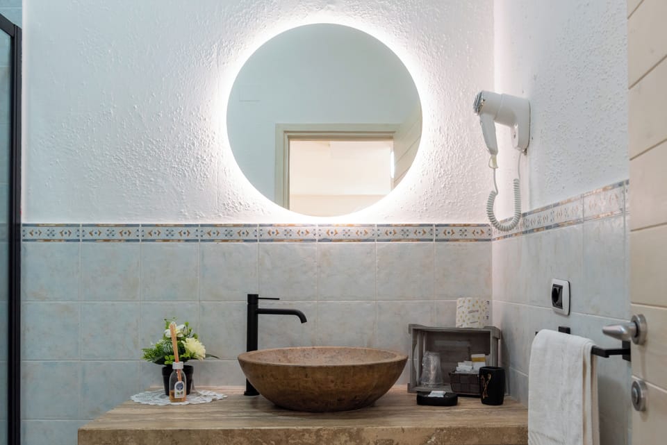 Superior Triple Room | Bathroom | Shower, free toiletries, towels