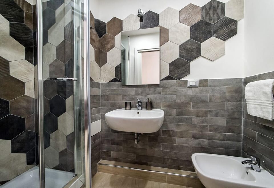 Quadruple Room | Bathroom | Shower, hair dryer, bidet, towels