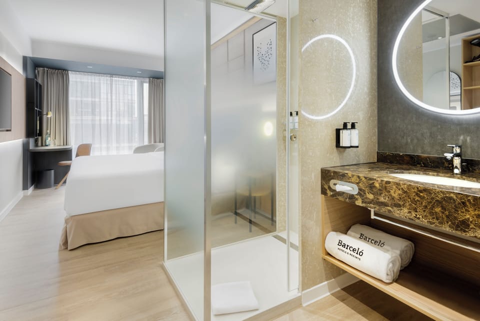 Premium bedding, pillowtop beds, in-room safe, desk