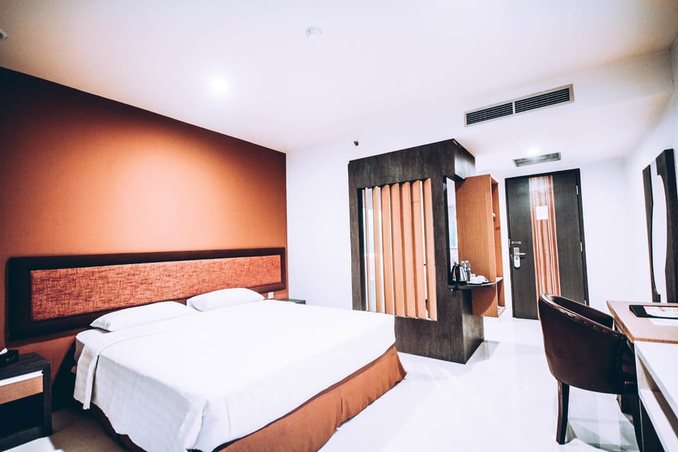 Standard Double Room | Desk, iron/ironing board, free WiFi