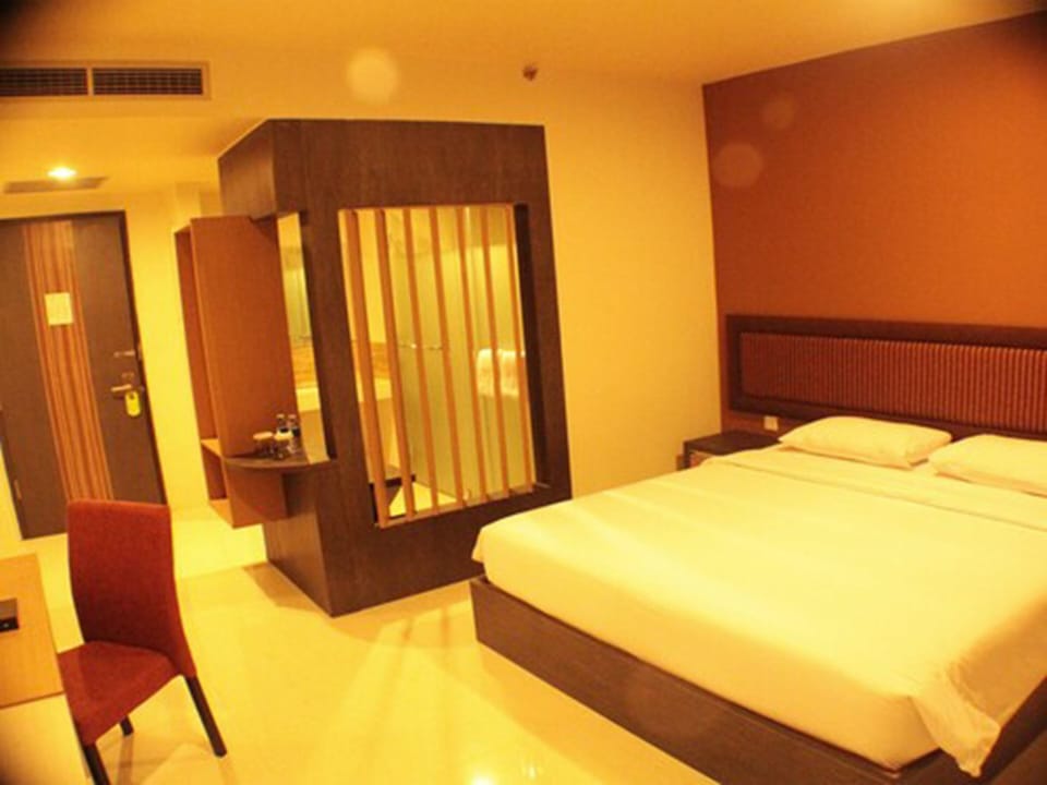 Standard Double Room | Desk, iron/ironing board, free WiFi