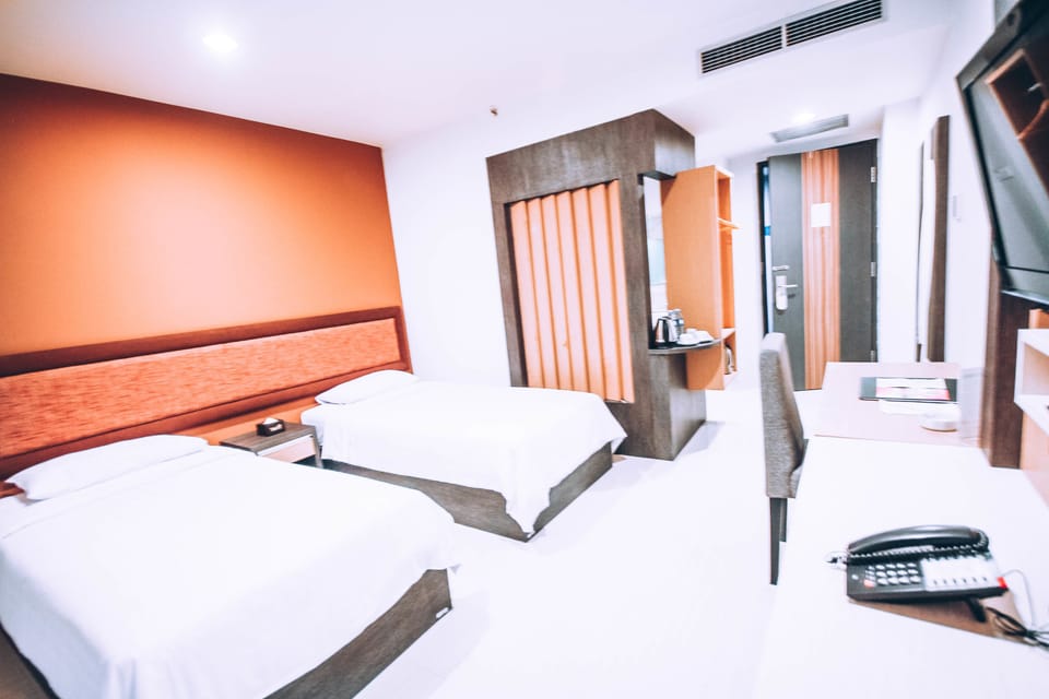 Standard Twin Room | Desk, iron/ironing board, free WiFi
