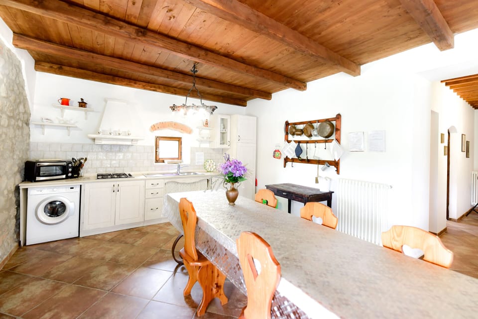 Panoramic Apartment, 3 Bedrooms, Patio, Valley View | Dining room