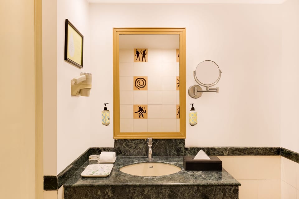 Deluxe Twin Room | Premium bedding, minibar, in-room safe, desk