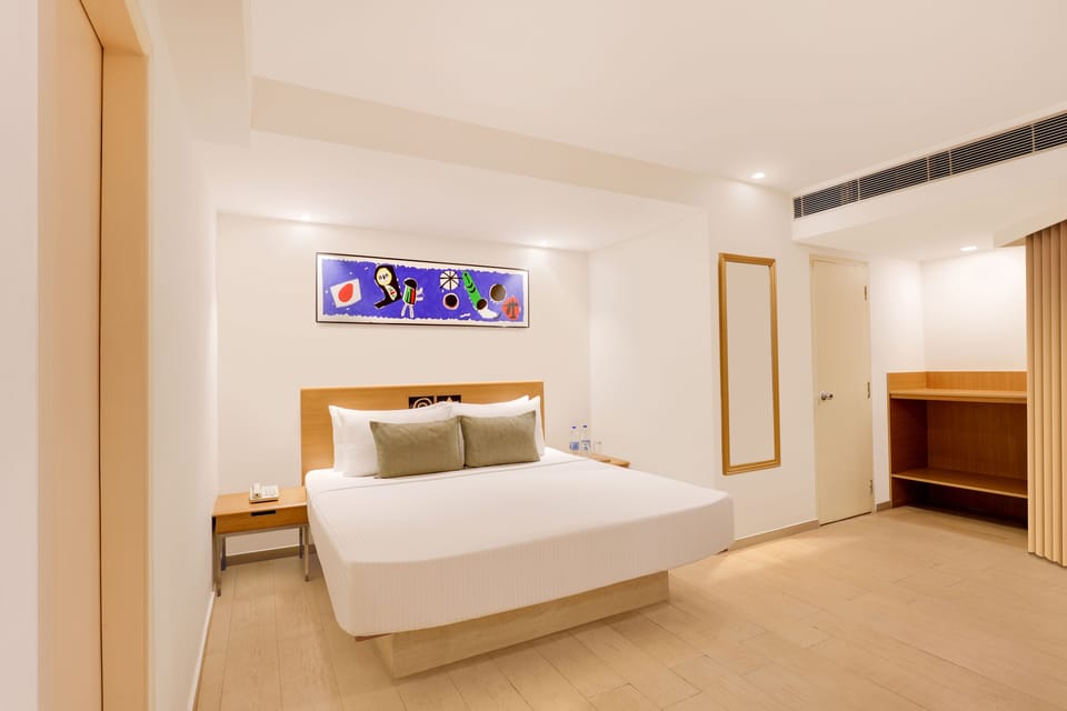 Executive Suite | Premium bedding, minibar, in-room safe, desk