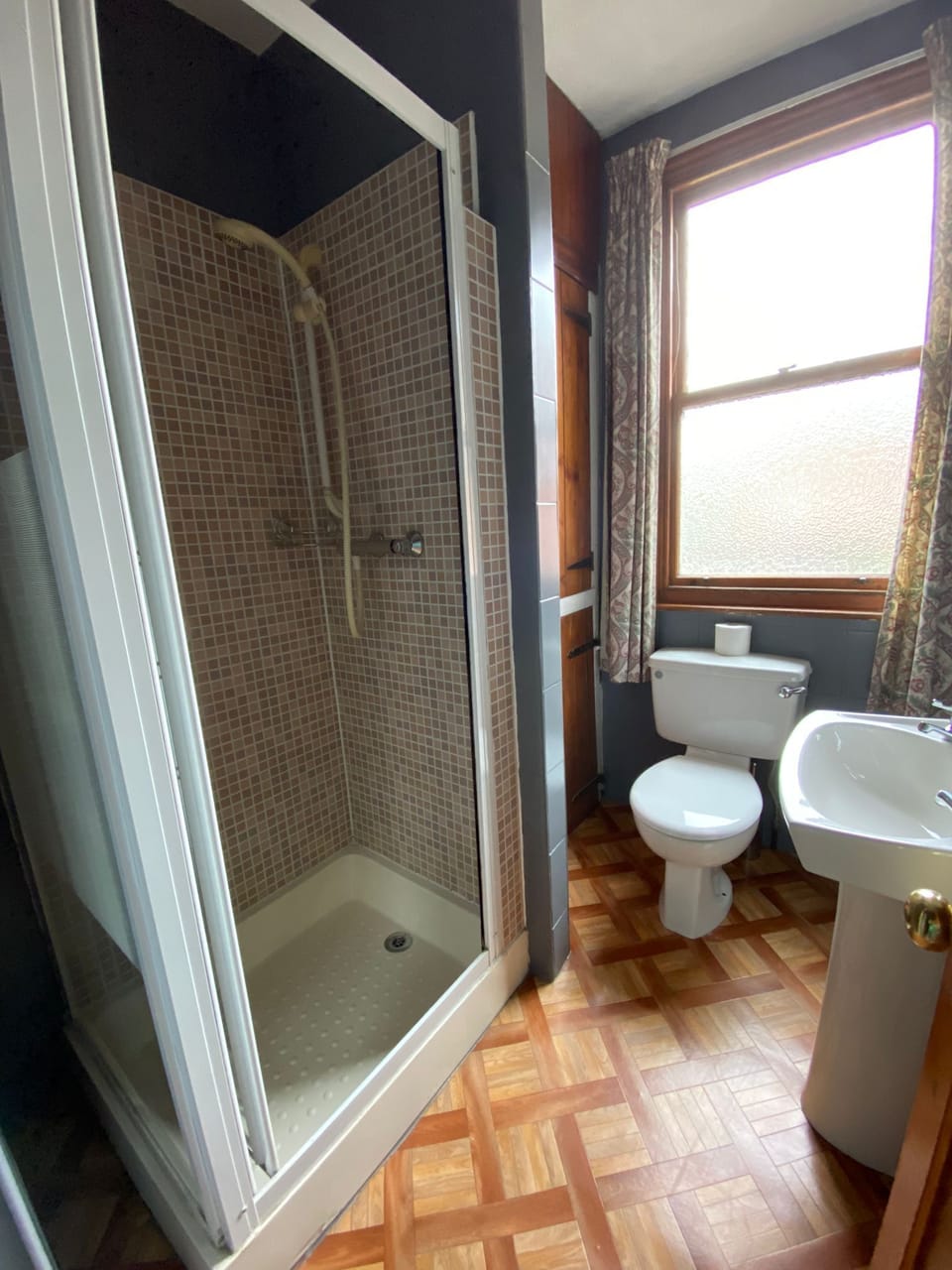 Basic Double or Twin Room | Bathroom | Shower, hair dryer, towels