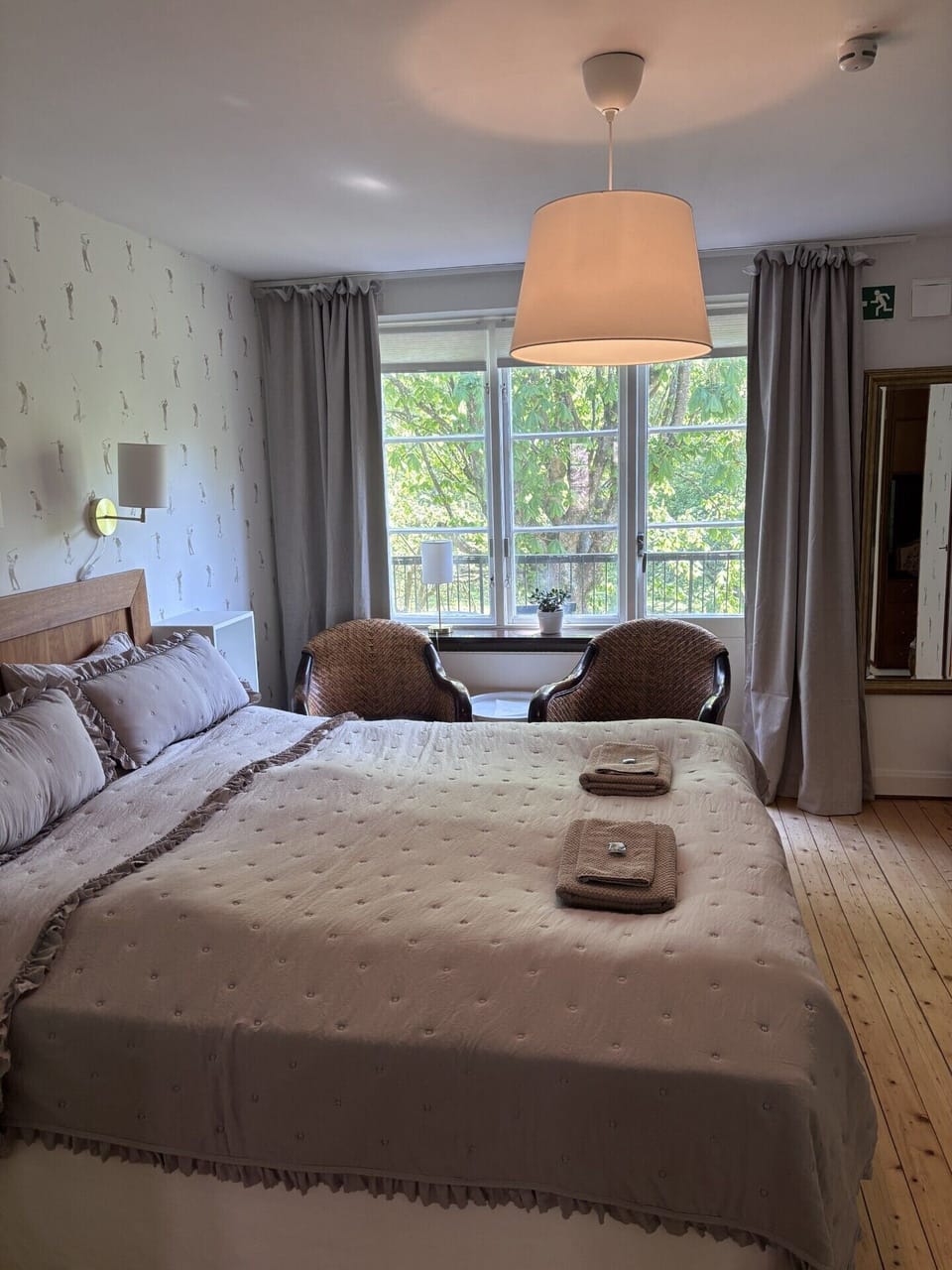 Standard Double Room - 1 King Bed (Room 1) | Individually decorated, individually furnished, iron/ironing board