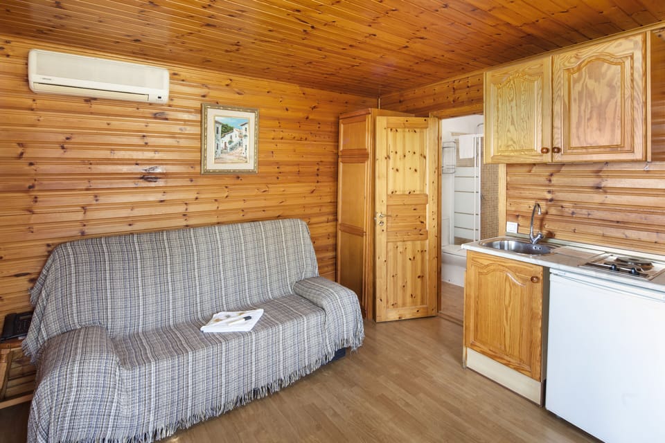 Bungalow (2 pax) | Living room | TV