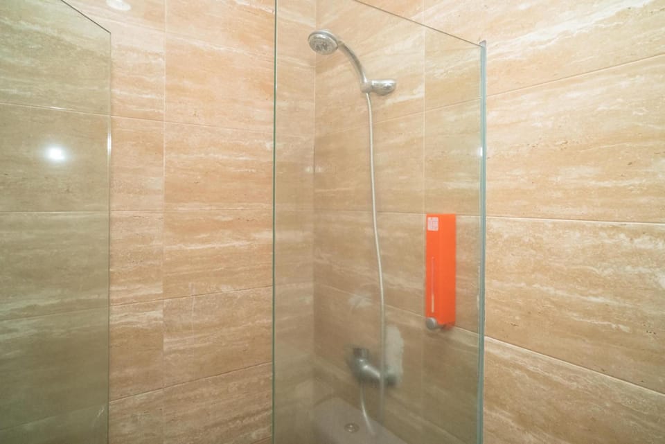 Shower, towels