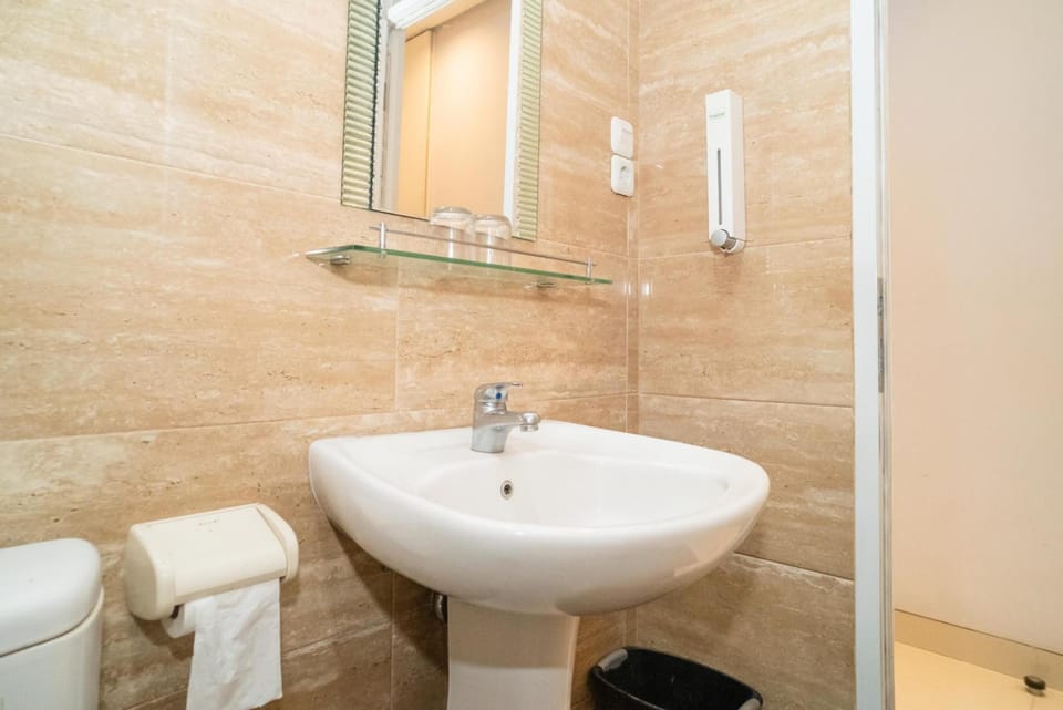 Shower, towels