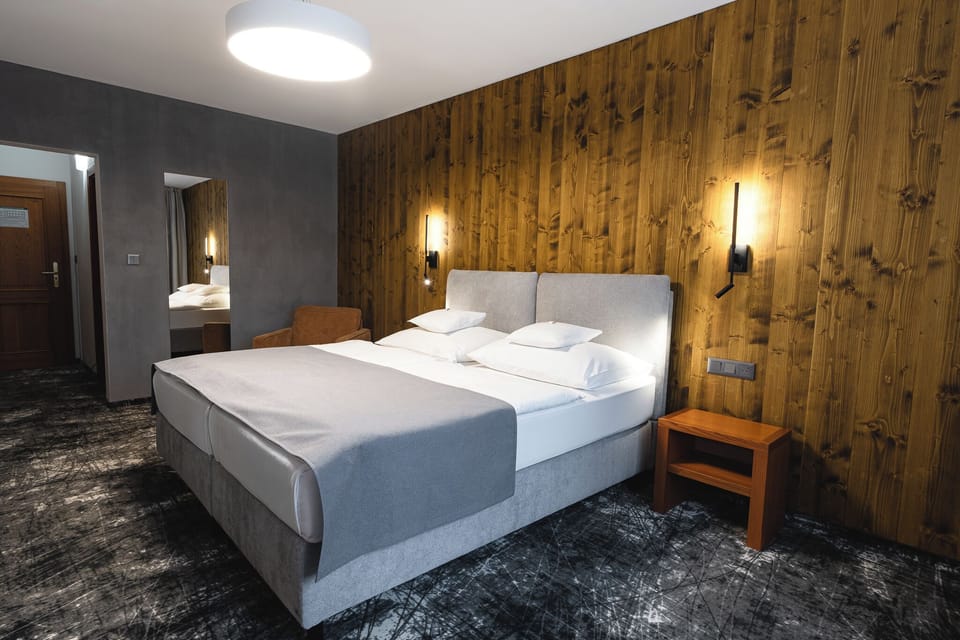 Comfort Double Room | Hypo-allergenic bedding, Select Comfort beds, minibar, in-room safe