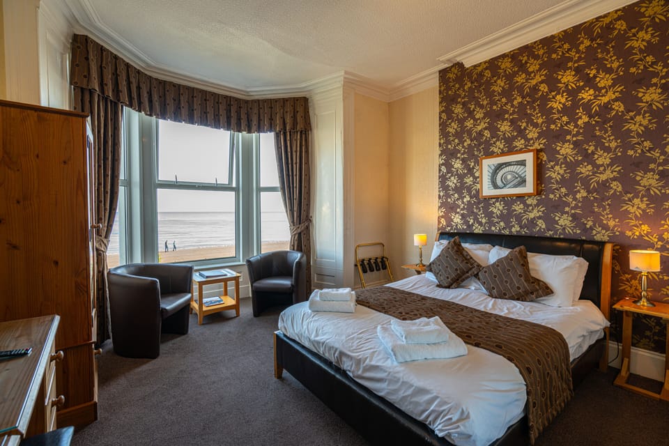 Deluxe Double Room, Sea View | Premium bedding, individually decorated, individually furnished, desk