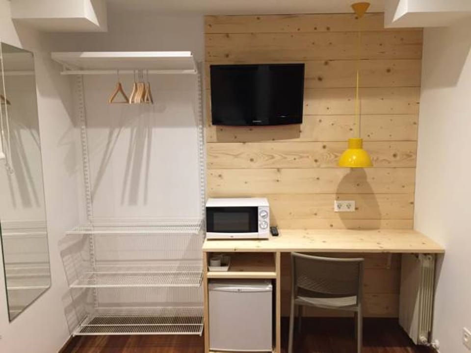 Economy Single Room, Refrigerator & Microwave, Beachside | Room amenity