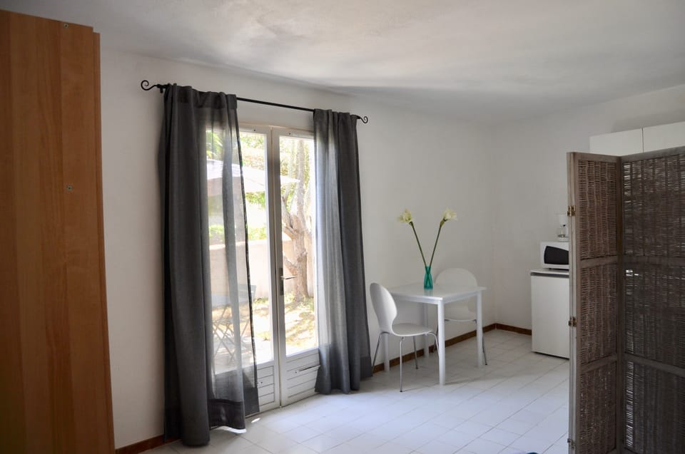 Studio (3 people) | Living area