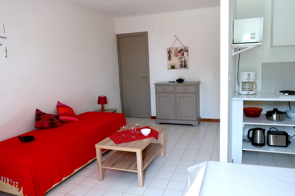 Apartment, 1 Bedroom (2P4p) | Private kitchen | Electric kettle, highchair, cleaning supplies