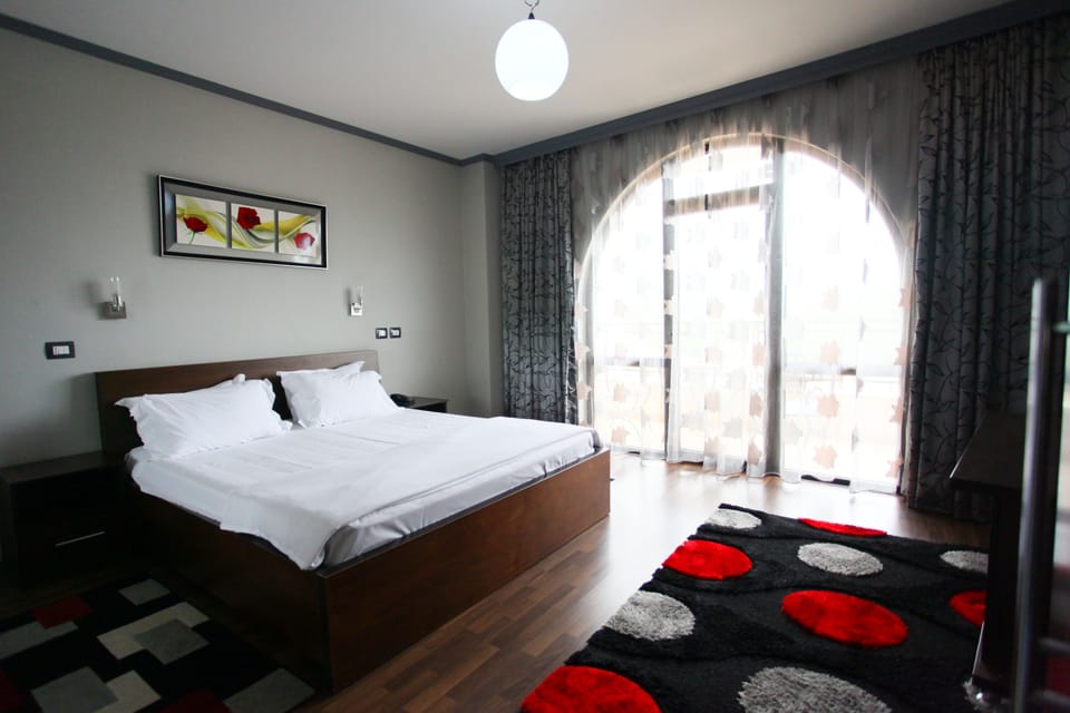 Standard Double Room | Desk, soundproofing, iron/ironing board, free WiFi