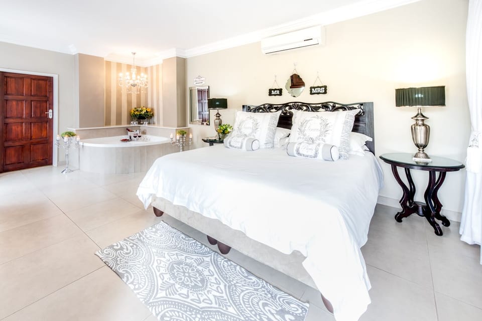 Superior Room | In-room safe, desk, iron/ironing board, WiFi (free)