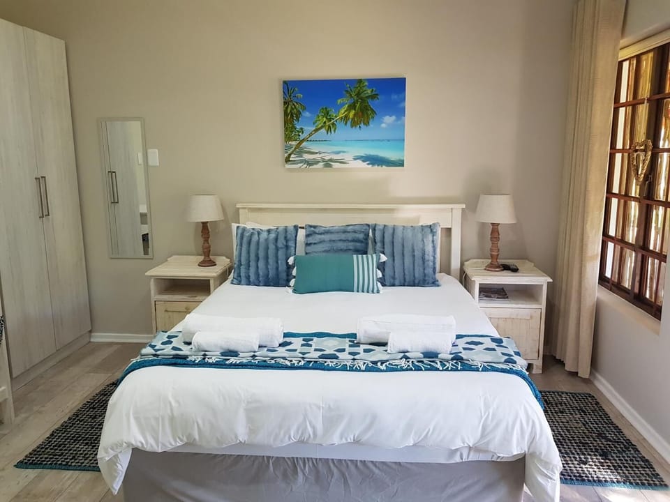 Family Room (7) | In-room safe, desk, laptop workspace, blackout drapes