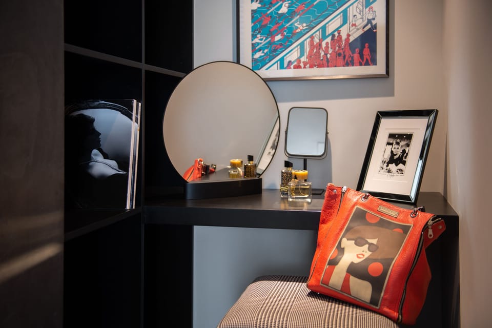 Suite (L’atelier) | Premium bedding, minibar, in-room safe, desk
