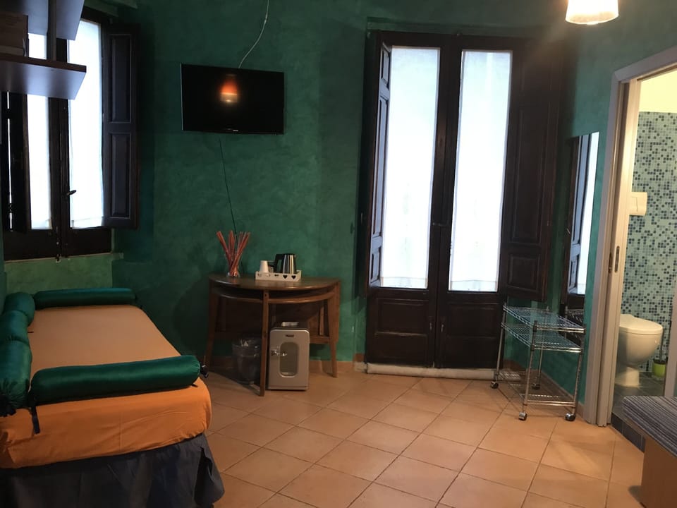 Basic Triple Room, Balcony, City View | Premium bedding, desk, free cribs/infant beds, free WiFi