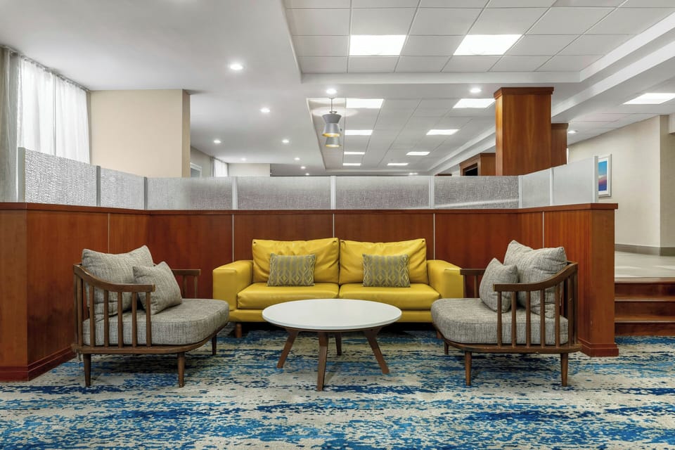 Lobby lounge