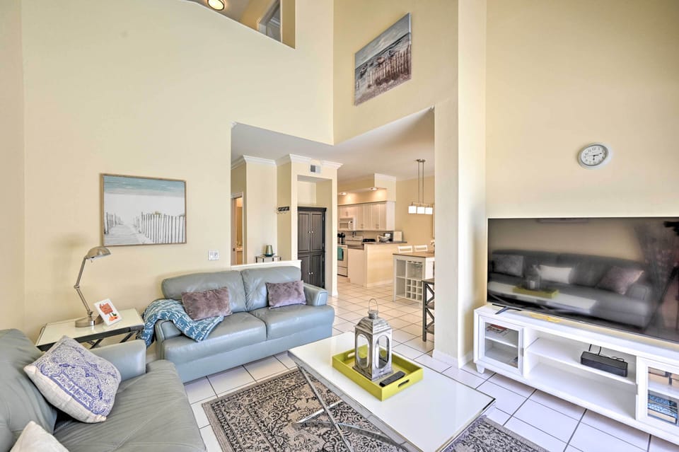 Living Room | Flat-Screen Cable TV