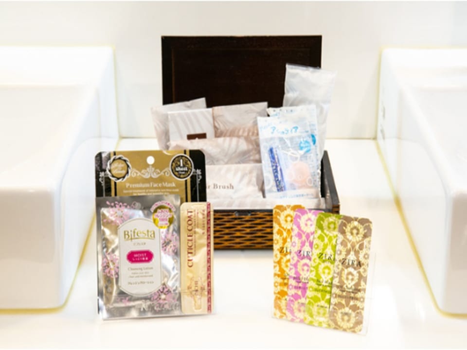 Separate tub and shower, free toiletries, hair dryer, bathrobes