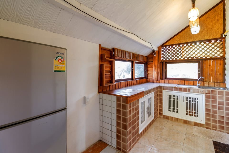 1 Bedroom Country House | Private kitchenette | Fridge, stovetop, electric kettle, rice cooker