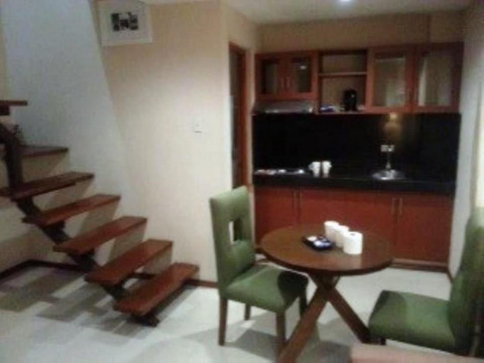 Presidential Family Suite | Living area | 32-inch flat-screen TV with satellite channels, TV, streaming services