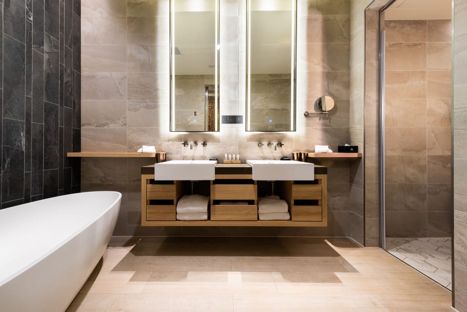 Deep soaking bathtub