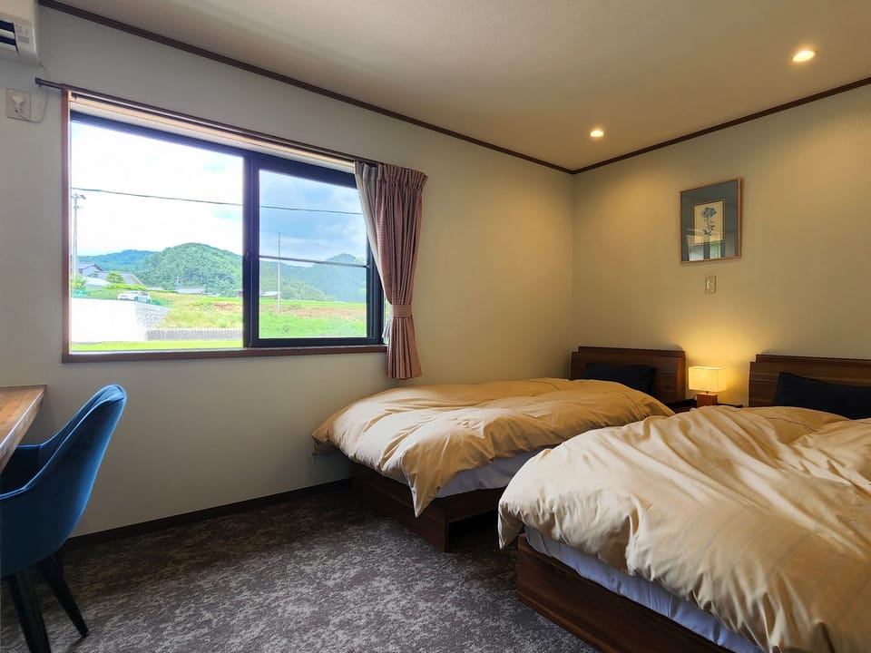 Basic Twin Room | Desk, blackout drapes, free WiFi, bed sheets