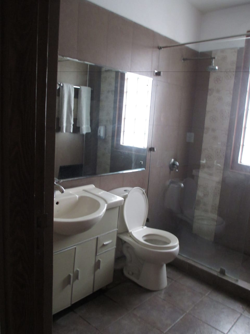 Standard Double Room | Bathroom | Shower, free toiletries, towels