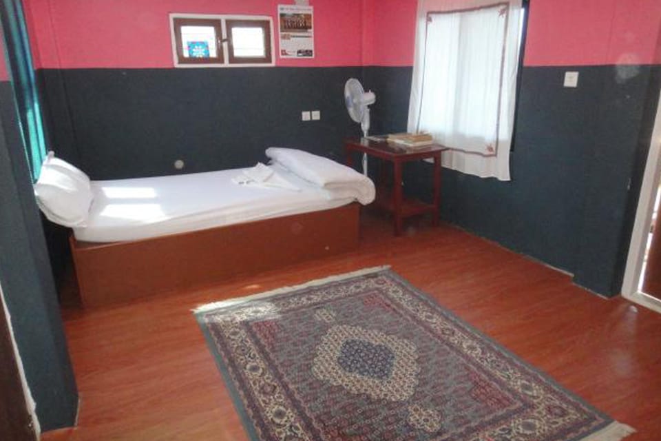 In-room safe, desk, free WiFi