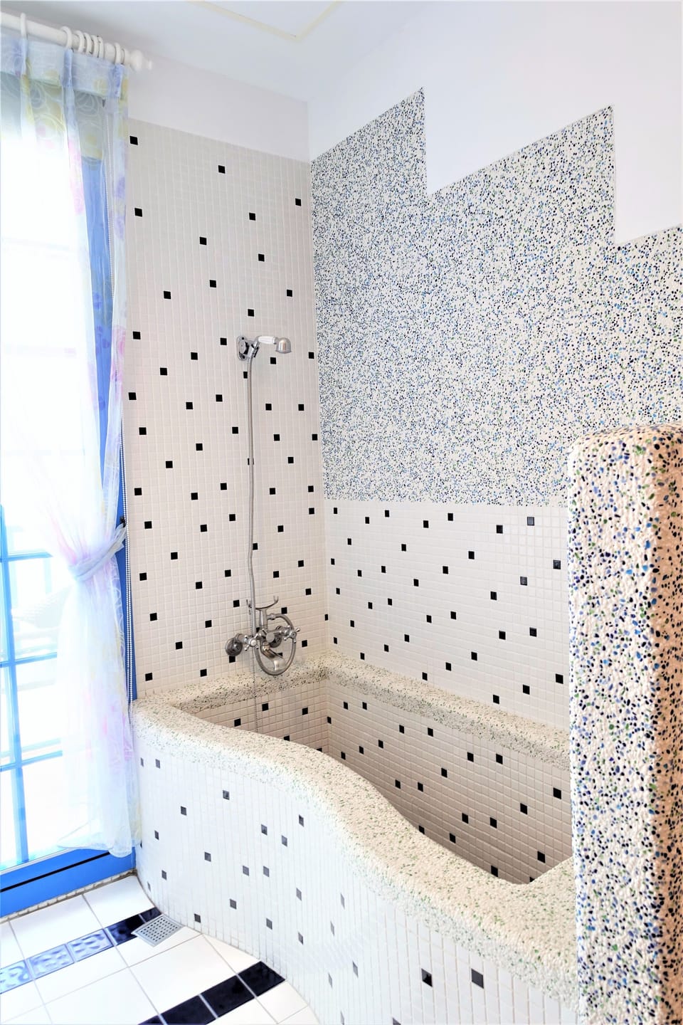 Family Double Room, 1 Queen Bed | Bathroom | Free toiletries, hair dryer, slippers, towels