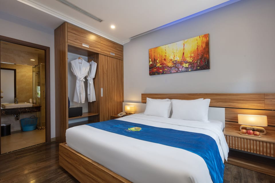 Deluxe Double Room Single Use | Free minibar items, in-room safe, desk, blackout drapes