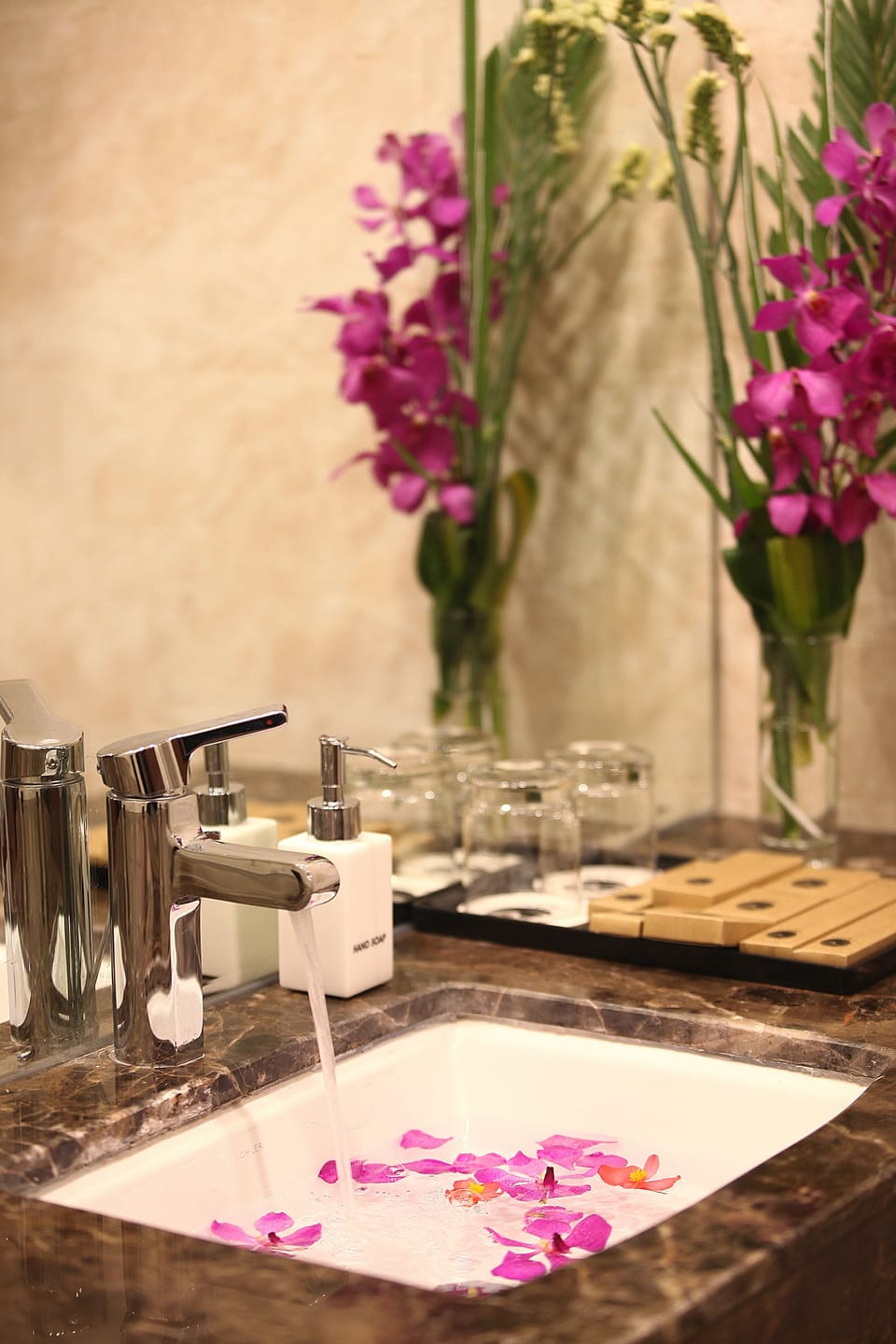 Standard Suite, 1 King Bed, City View | Bathroom sink