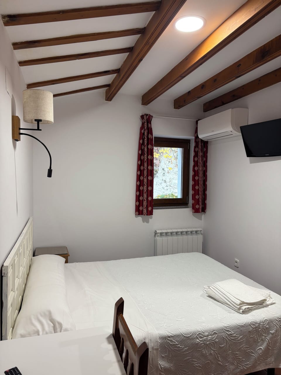 Blackout drapes, rollaway beds, free WiFi