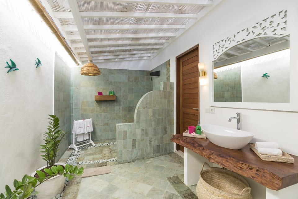 Shower, free toiletries, hair dryer, slippers