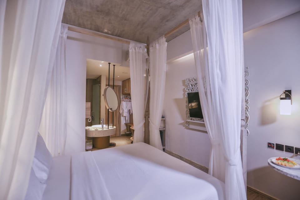 In-room safe, desk, laptop workspace, soundproofing
