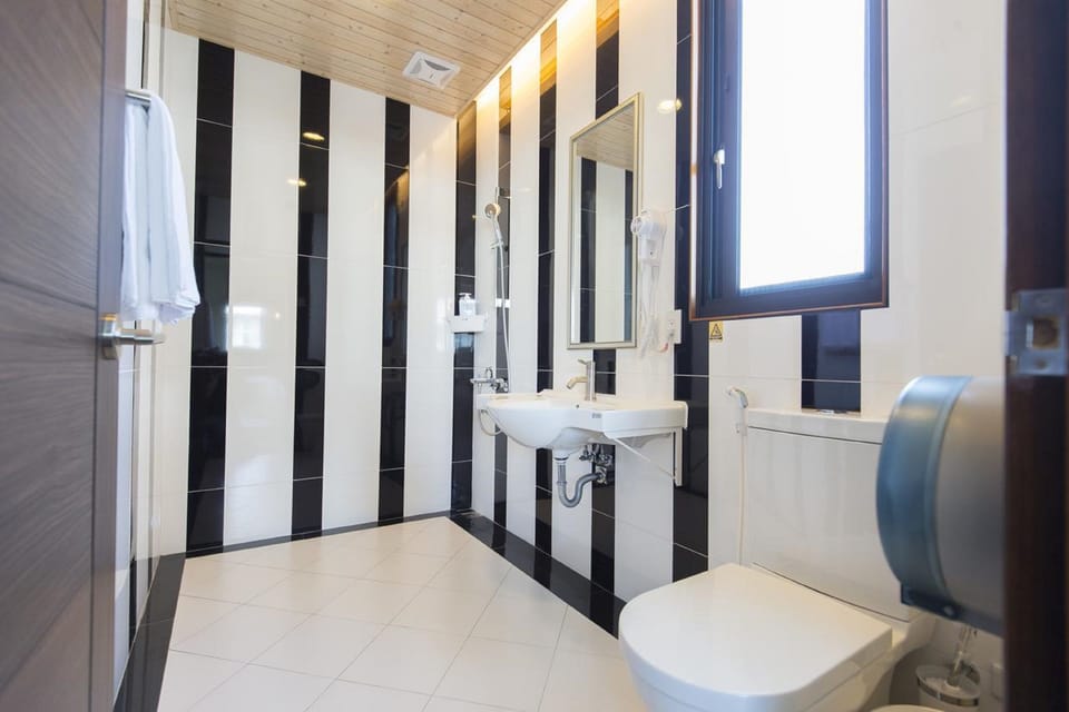 Economy Quadruple Room | Bathroom | Shower, free toiletries, hair dryer, slippers