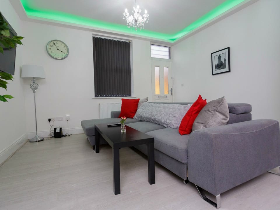 Superior Apartment, Private Bathroom | Lounge