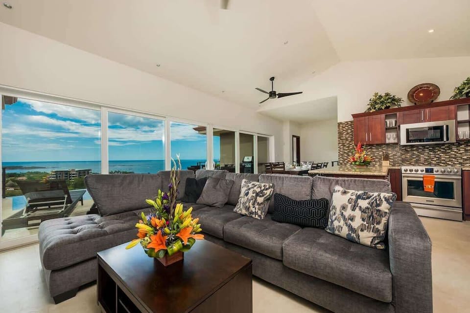 Living area, Smart TV