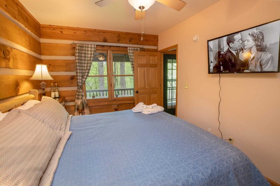 Boulder Falls Retreat Master King Bedroom on Main Floor