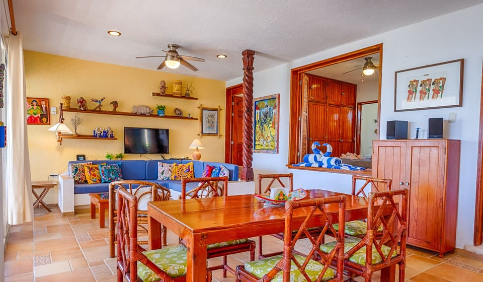 Hacienda de la Tortuga 7 - Large open-plan living and dining area