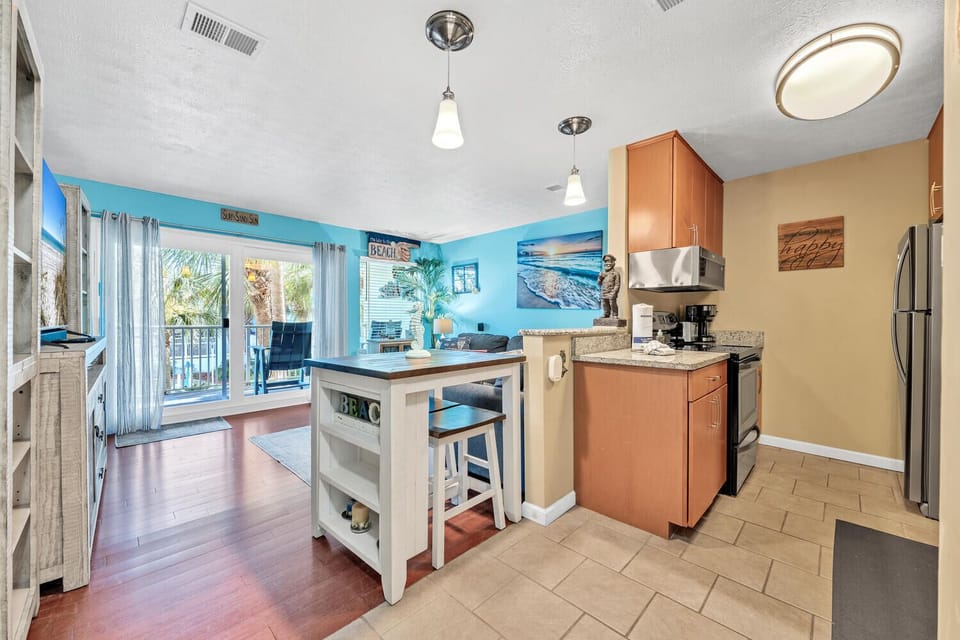 Kitchen to living room