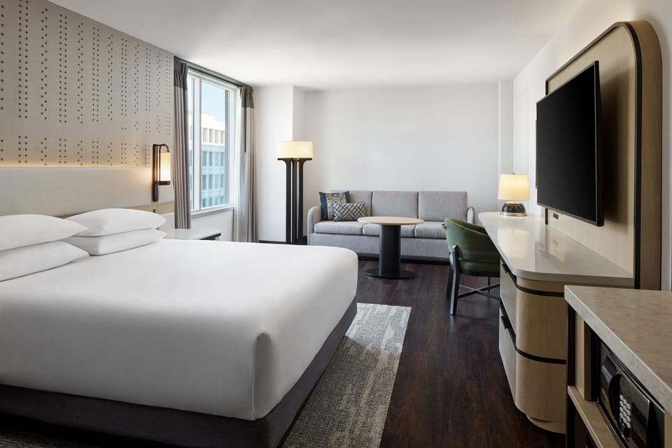 Room, 1 King Bed, Corner | Premium bedding, down comforters, pillowtop beds, in-room safe