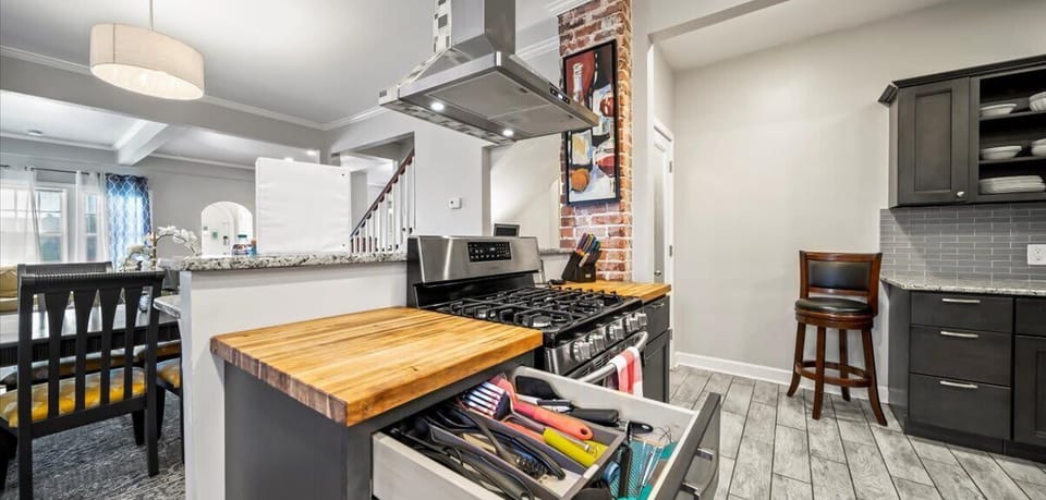 Experience the epitome of modern living with this fully furnished kitchen, where style and functionality harmoniously unite