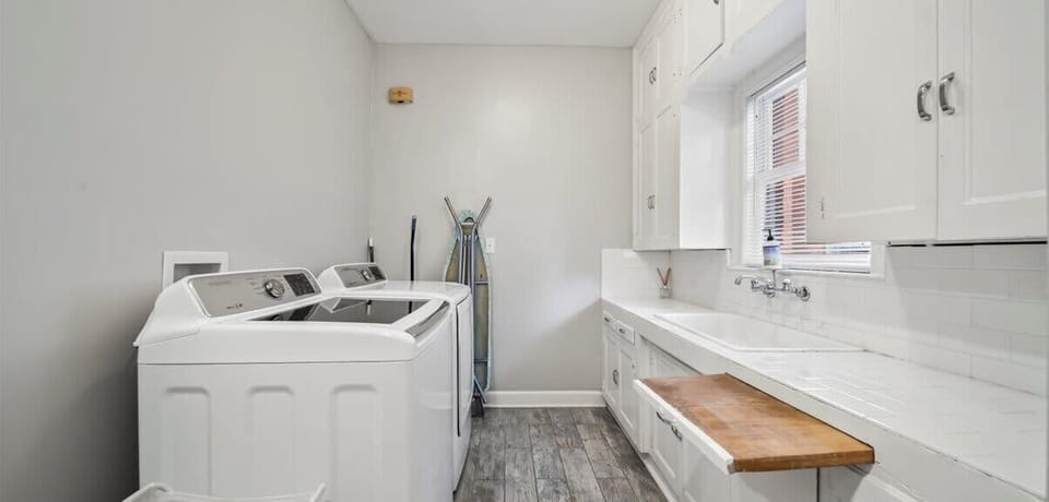 In-unit washer and dryer for your convenience
